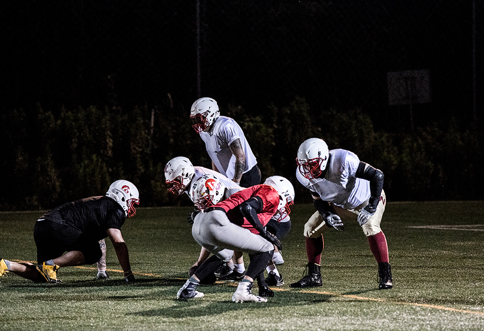 Introduzione all'attrezzatura da football americano: casco, spalline e gomitiere